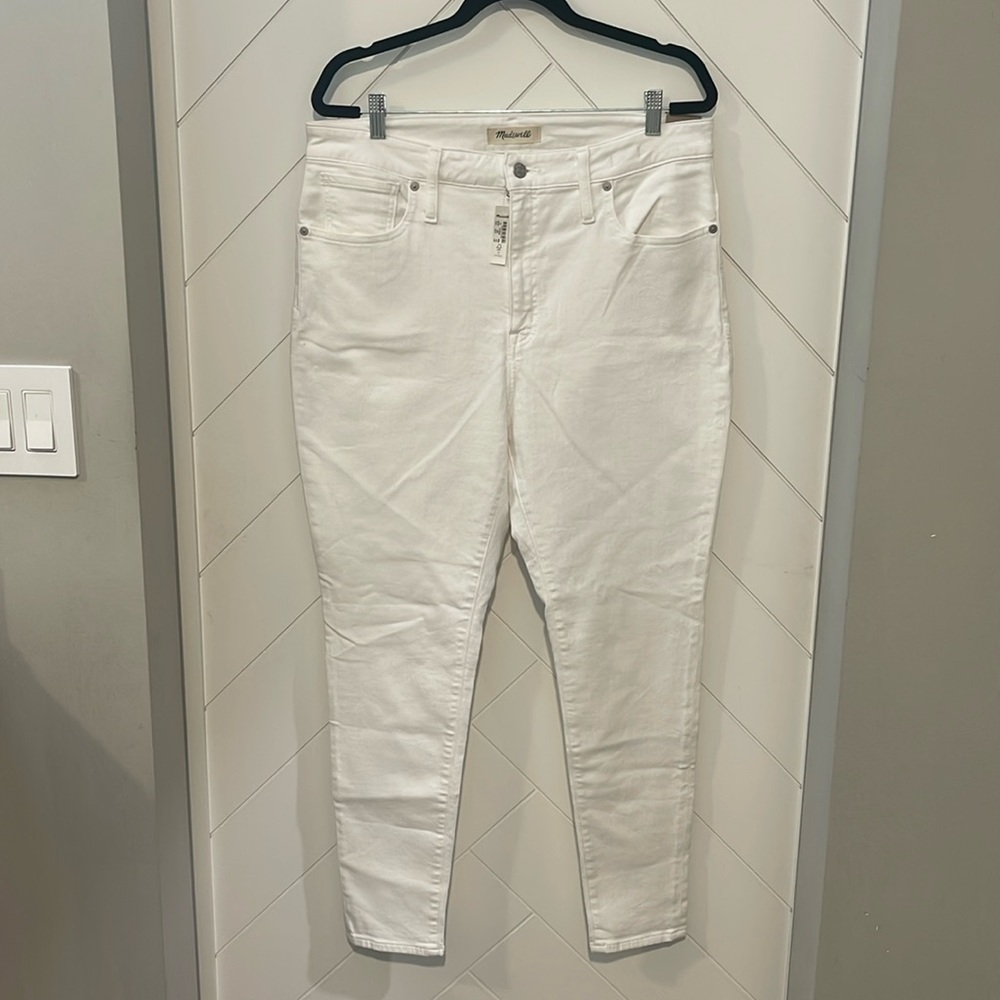 Madewell | White Curvy High-Rise Skinny Jean (with magic pockets!)